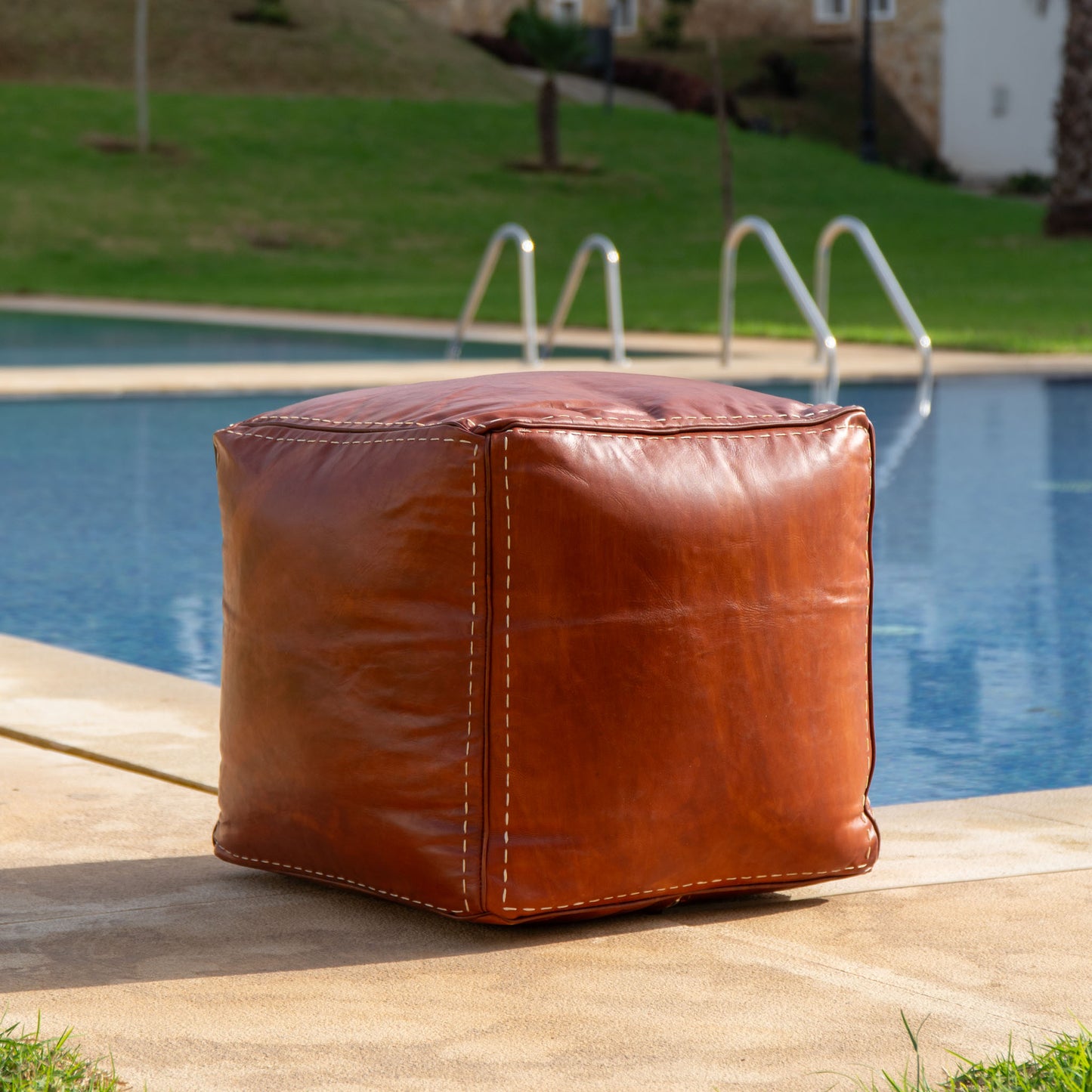 YETO - Pouf carré en cuir