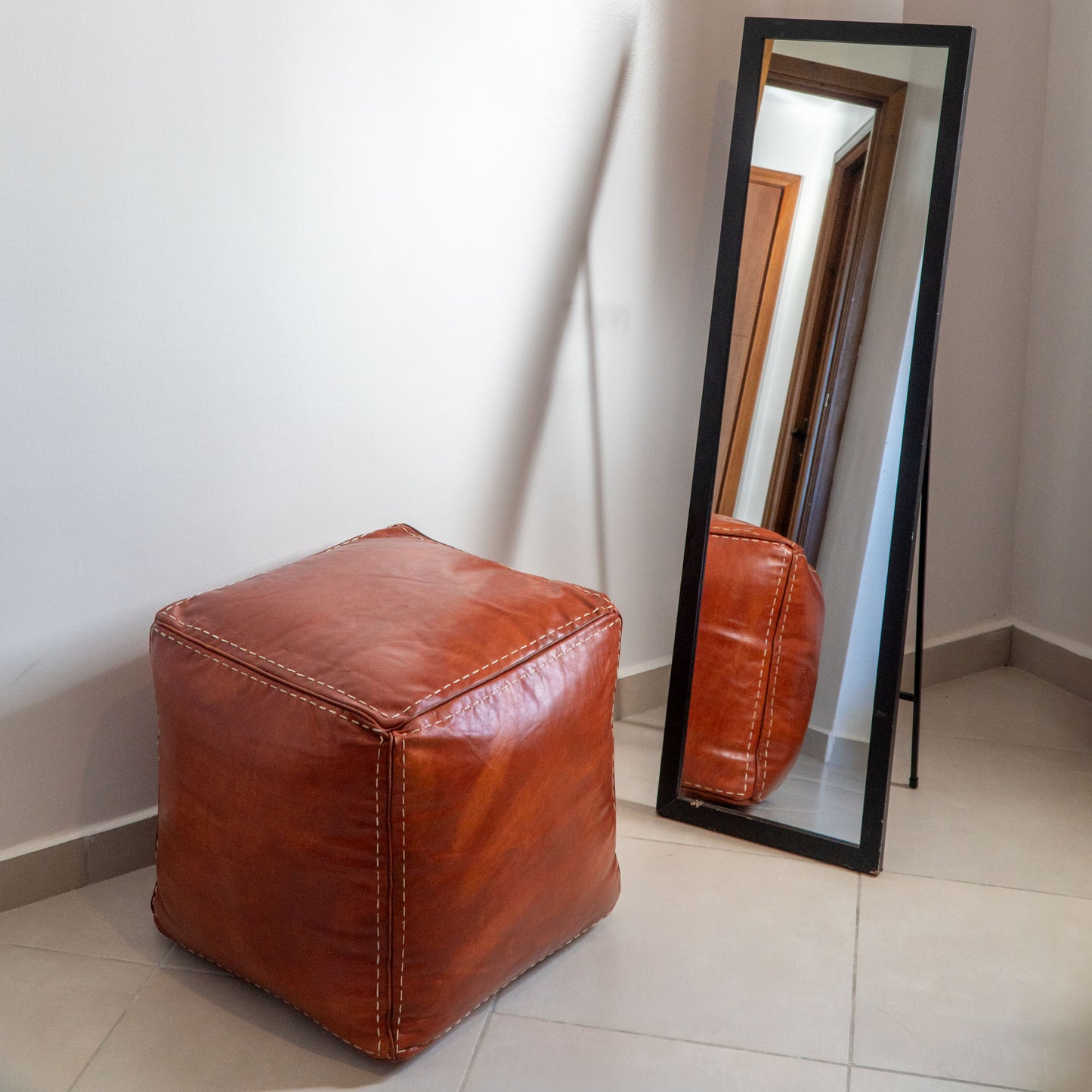 YETO - Pouf carré en cuir